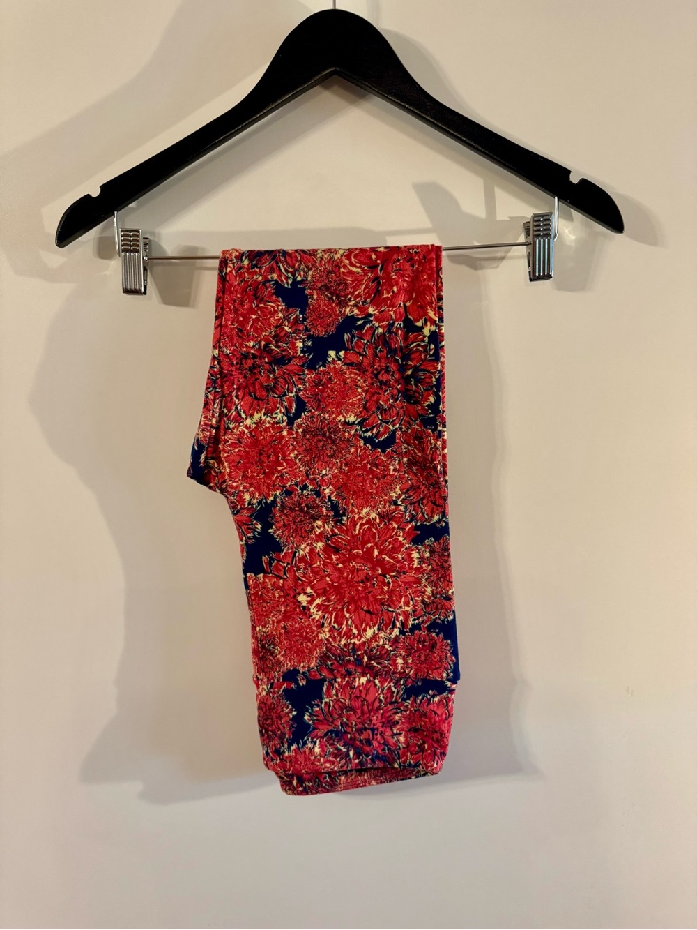 LuLaRoe Red Floral Leggings on Navy